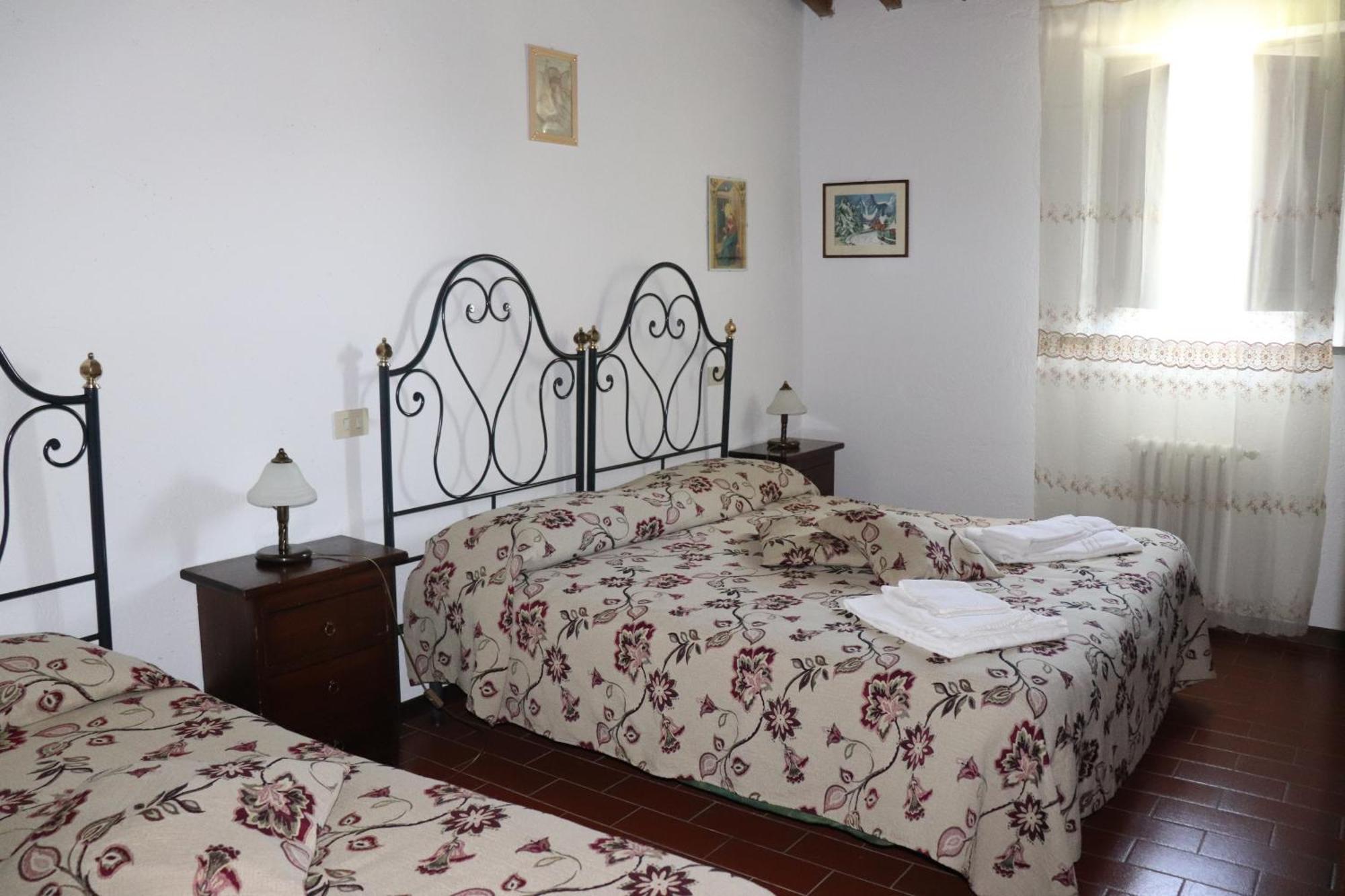 Badia Il Vingone Guest House Citta di Castello Luaran gambar